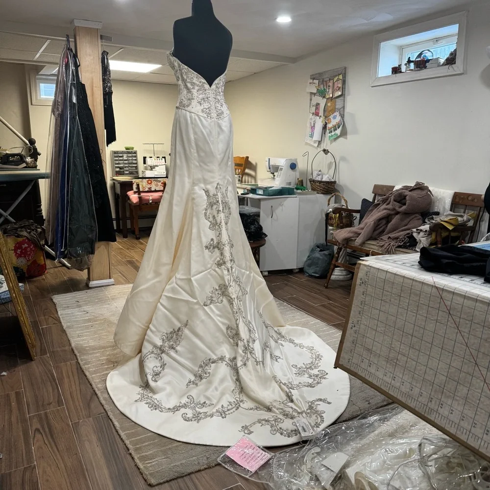 Strapless 100% Silk, Beaded Wedding Dress - Picture 6 of 7